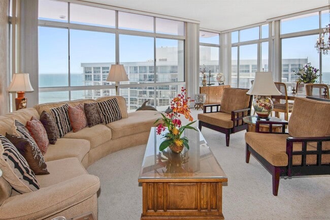 1750 Avenida Del Mundo in Coronado, CA - Building Photo - Building Photo
