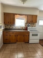 36 Oakland Ave in Warwick, NY - Building Photo - Building Photo