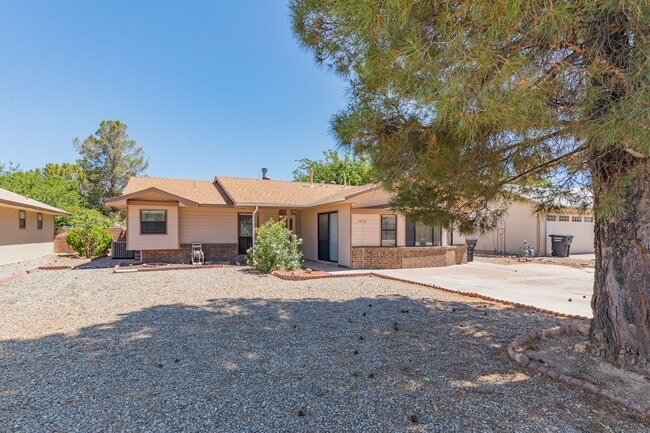 3 Bedroom 2 Bath Home in Alamogordo, NM - Building Photo - Building Photo