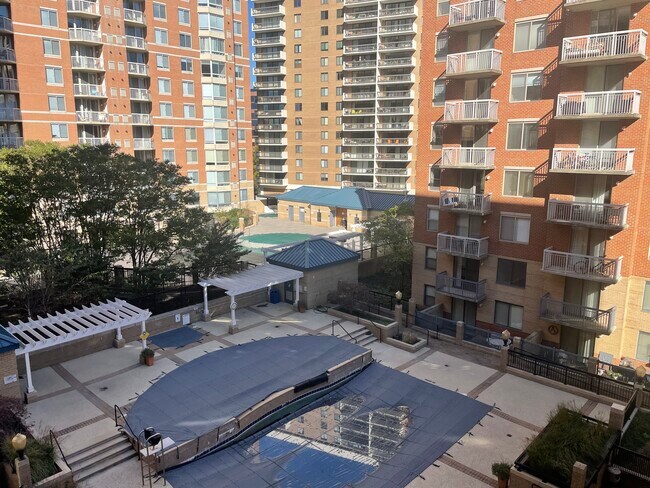 3835 9th St N, Unit 505W in Arlington, VA - Foto de edificio - Building Photo