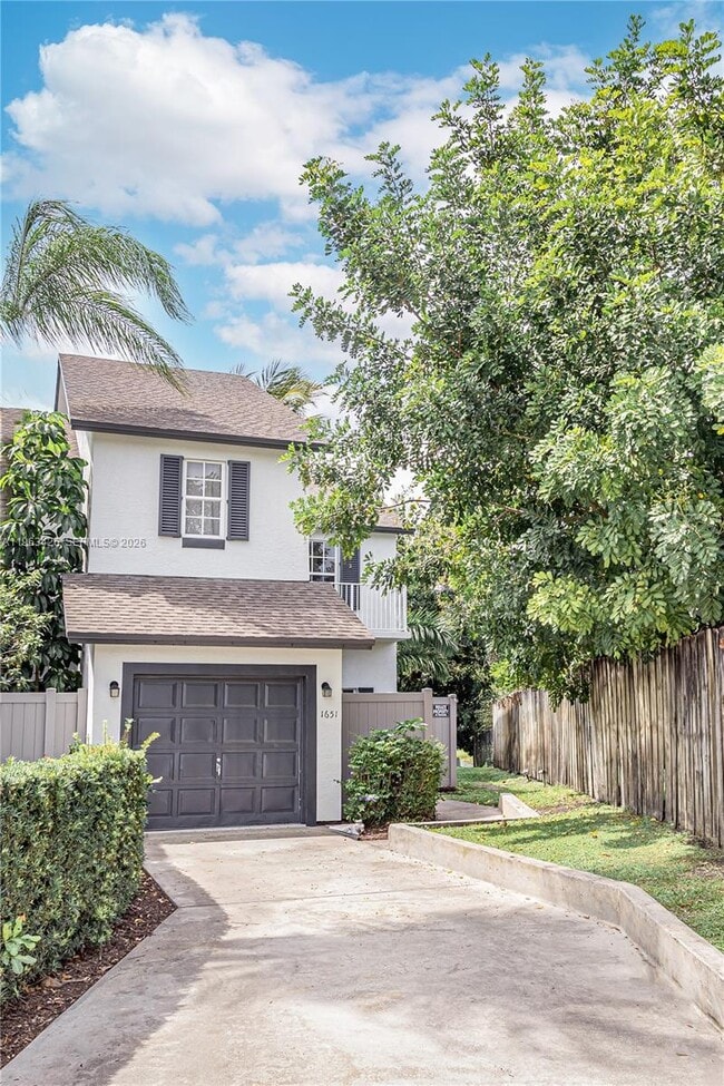 property at 1651 Hawthorne Pl