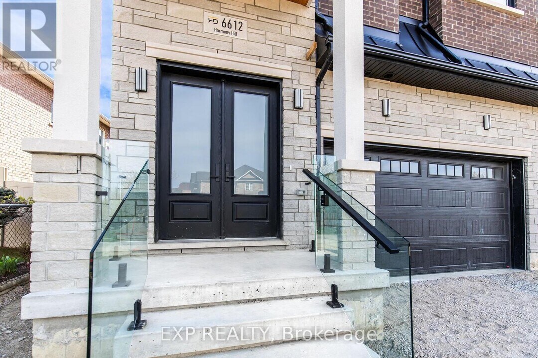 6612 Harmony Hill in Mississauga, ON - Building Photo