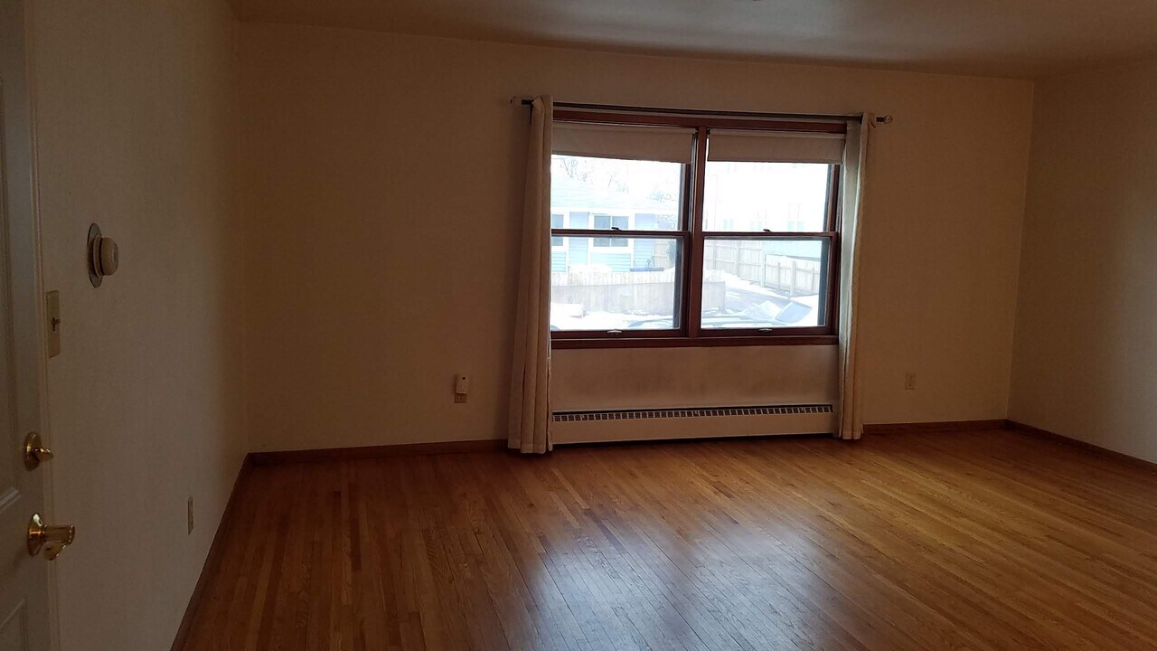 1022 Arkwright St N, Unit 6 in St. Paul, MN - Foto de edificio