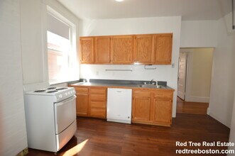 1595 Beacon St, Unit 10 in Brookline, MA - Building Photo - Building Photo