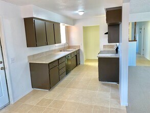 1014 Harvard Ave in Clovis, CA - Building Photo - Building Photo