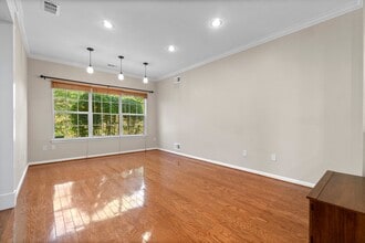 40 Four Oaks Rd in Bedminster, NJ - Building Photo - Building Photo