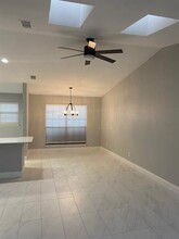 2104 Maplewood Trail in Colleyville, TX - Foto de edificio - Building Photo