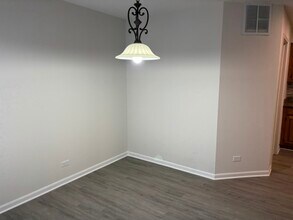 716 Clover Hill Ct in Elk Grove Village, IL - Building Photo - Building Photo