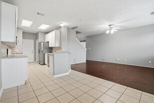 13084 Peppergate Ln in Houston, TX - Building Photo