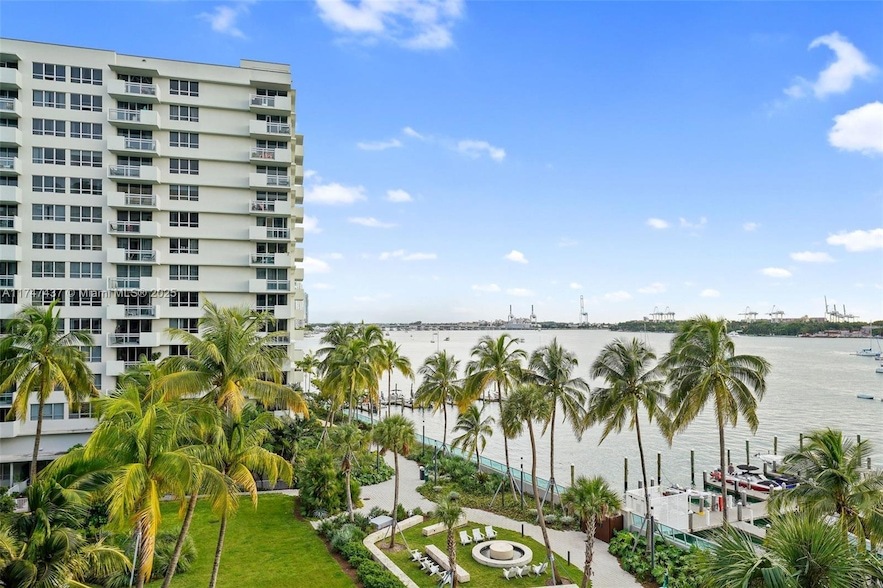 1500 Bay Rd, Unit N-0917 in Miami Beach, FL - Foto de edificio