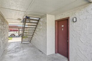 1910 Joe Ramsey Blvd E in Greenville, TX - Building Photo