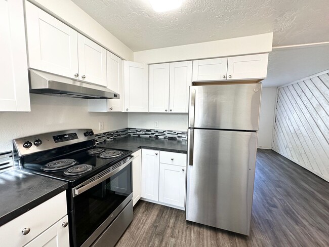 211 N Indiana Ave in Caldwell, ID - Building Photo - Building Photo