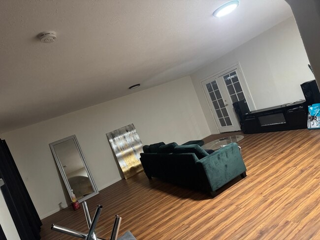 18247 Bellflower St, Unit B in Adelanto, CA - Building Photo - Building Photo