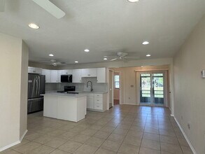 5439 Kenwood Dr in North Port, FL - Building Photo - Building Photo
