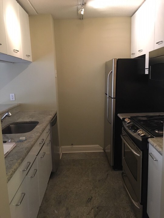 4 Martine Ave in White Plains, NY - Foto de edificio