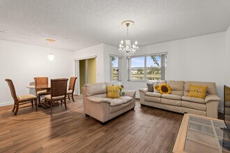 800 Imperial Lake Rd in West Palm Beach, FL - Building Photo - Building Photo