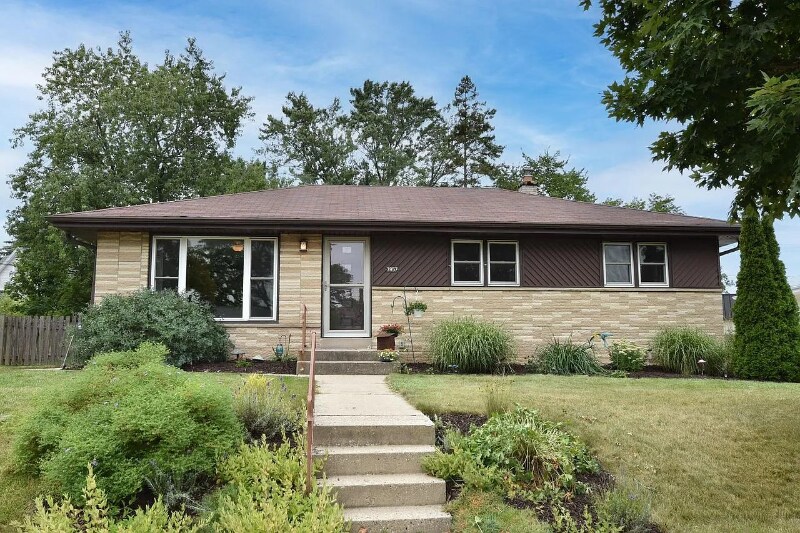 3957 N 98th St in Milwaukee, WI - Building Photo