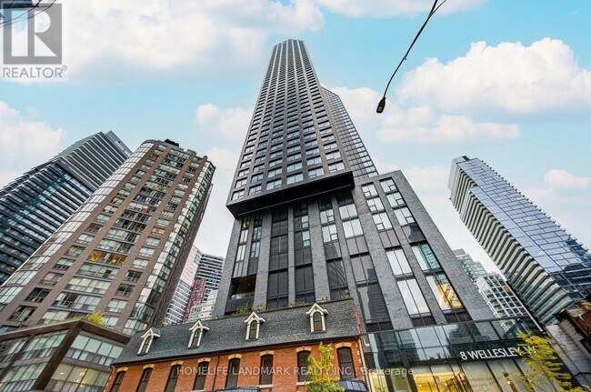 8 Wellesley St W in Toronto, ON - Building Photo - Building Photo