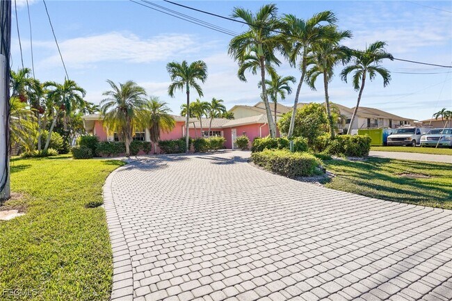 517 SE 43rd St in Cape Coral, FL - Building Photo - Building Photo