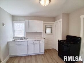 316 E Melbourne Ave in Peoria, IL - Building Photo - Building Photo