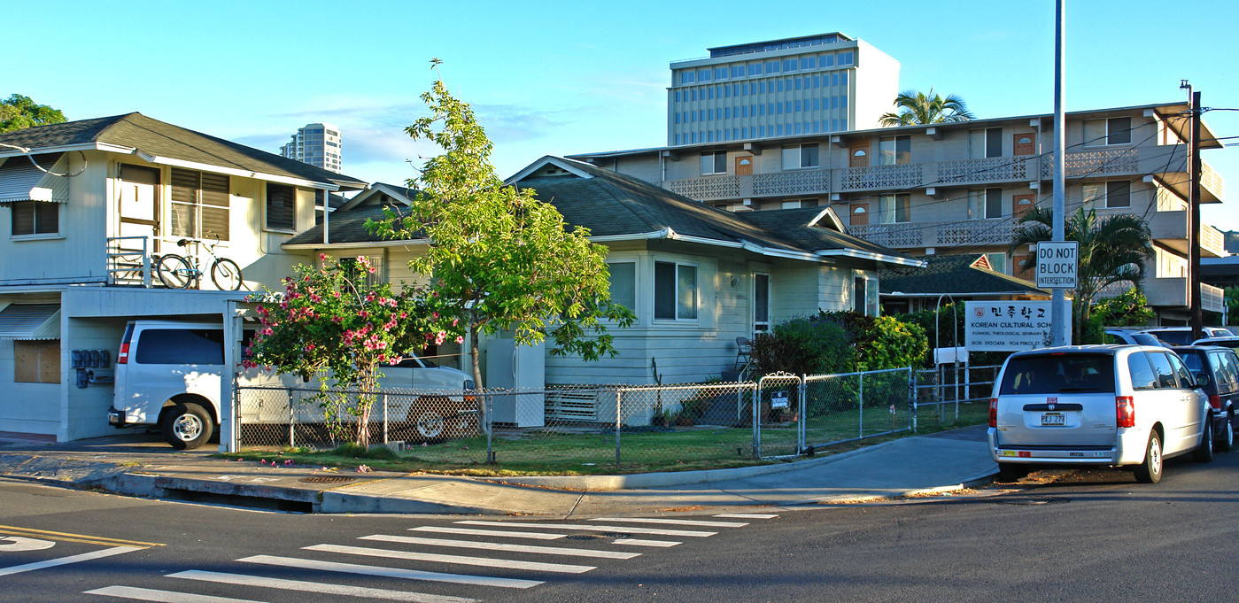 1146 Elm St in Honolulu, HI - Building Photo