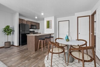 Willows South Commons in Sioux Falls, SD - Foto de edificio - Building Photo