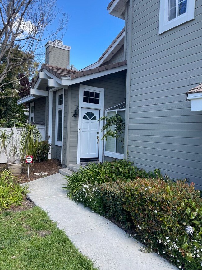 13561 Almond St in Tustin, CA - Building Photo - Building Photo