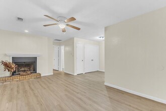 209 W Trinity St, Unit C in Forney, TX - Building Photo - Building Photo