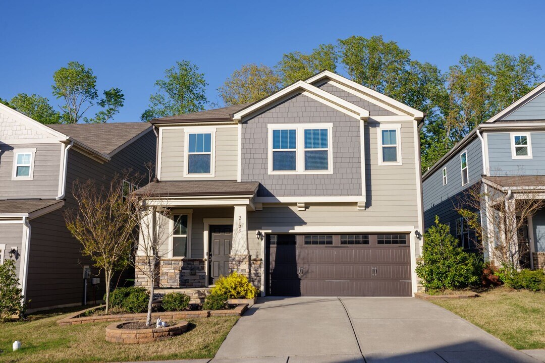 2123 Gregor Overlook Ln in Apex, NC - Building Photo