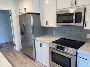 8701 Delgany Ave, Unit 215 in Playa Del Rey, CA - Building Photo - Building Photo