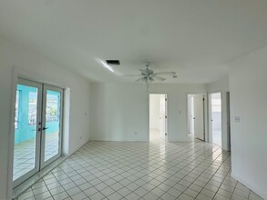 486 Airport Dr S in Summerland Key, FL - Foto de edificio - Building Photo