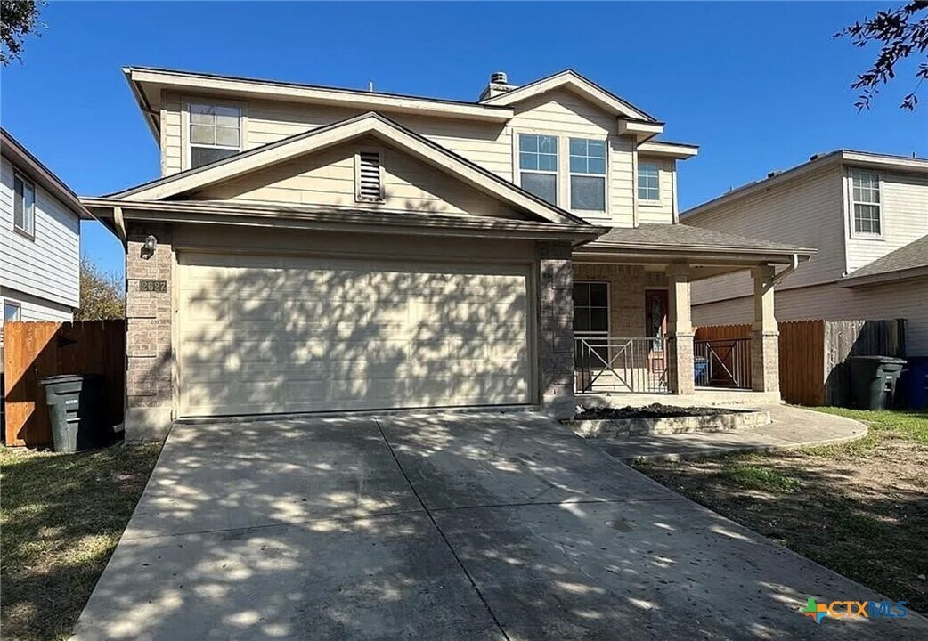 2627 Hunt St in New Braunfels, TX - Foto de edificio