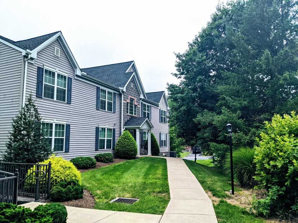 Hempfield Commons in Lancaster, PA - Building Photo