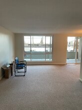 1700 San Carlos Ave, Unit 106 in San Carlos, CA - Building Photo - Building Photo