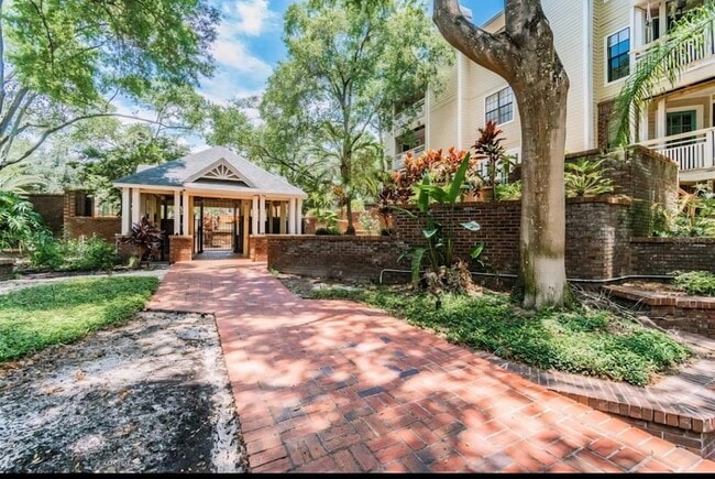 1000 W Horatio St, Unit 305 in Tampa, FL - Foto de edificio - Building Photo