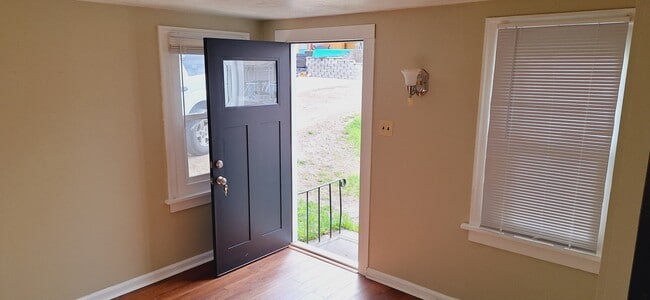 325 Clarke St, Unit 325