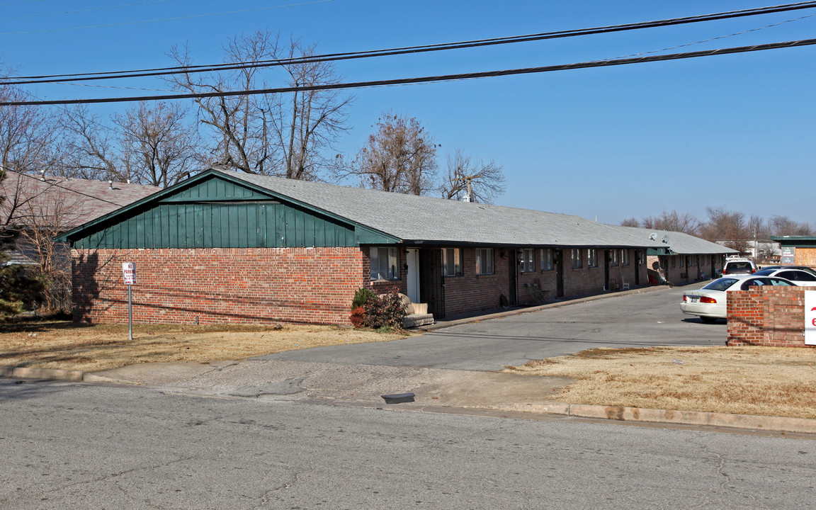 X-Latimer Place in Tulsa, OK - Building Photo