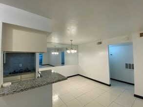 9700 Leawood Blvd, Unit 807 in Houston, TX - Building Photo - Building Photo