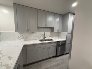 4300 Waialae Ave in Honolulu, HI - Building Photo - Building Photo