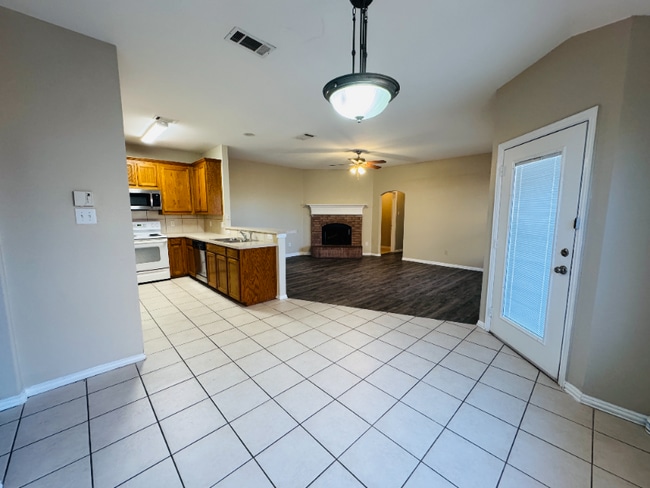 5705 Swords Dr in Fort Worth, TX - Building Photo - Building Photo