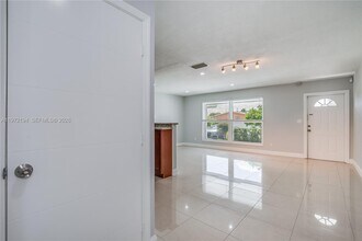 2620 NW 83rd Ave in Sunrise, FL - Building Photo - Building Photo