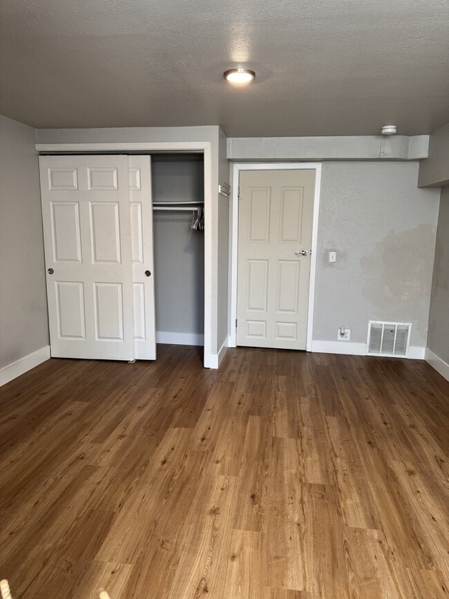 10302 141st St Ct E in Puyallup, WA - Foto de edificio - Building Photo