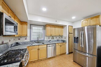 13 Carlton Ave in Jersey City, NJ - Building Photo - Building Photo