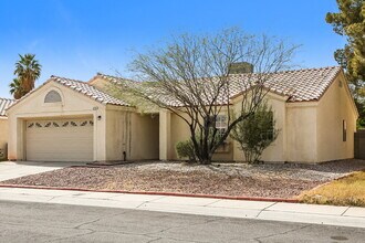 4705 Wild Oak Way in North Las Vegas, NV - Building Photo - Building Photo