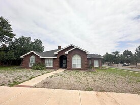 1800 Dukes Dr in Midland, TX - Building Photo
