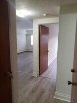 908 Cook St in Victoria, BC - Building Photo