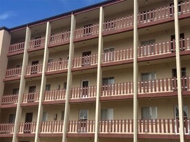 4037 Lake Bayshore Dr in Bradenton, FL - Building Photo