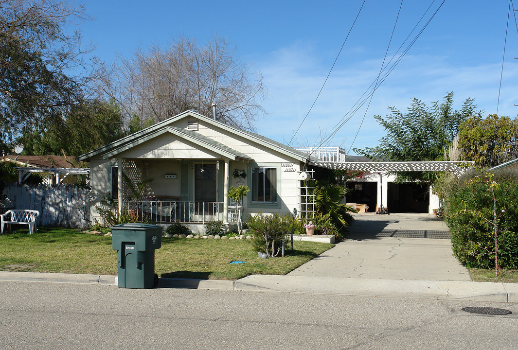 11067-11071 Aster St in Ventura, CA - Building Photo