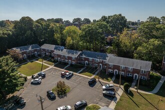 Hamilton Gardens in Stamford, CT - Building Photo - Building Photo