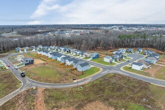 Old Russell Pike in Clarksville, TN - Building Photo - Building Photo